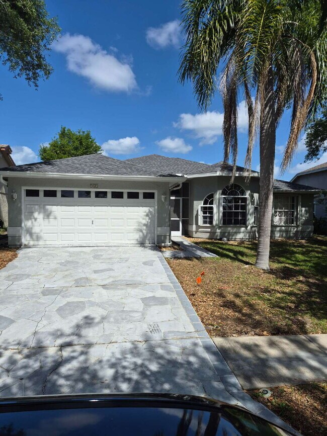 Building Photo - "Spacious 1732 Sq Ft 3-Bed, 2 Baths, in Tarpon Springs!"
