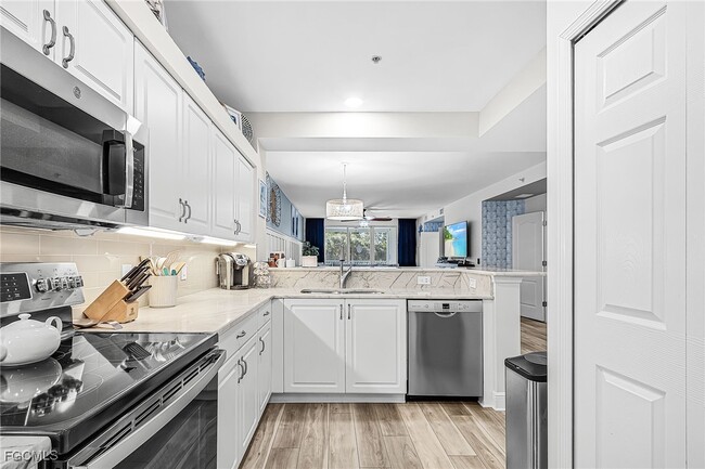 Building Photo - 11041 Gulf Reflections Drive