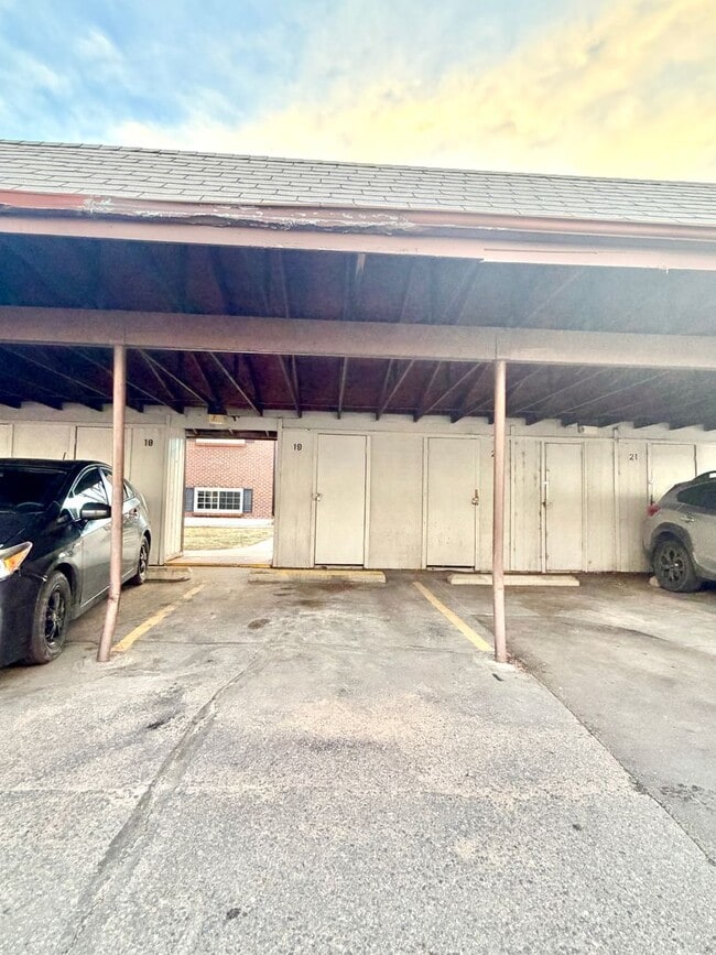 Building Photo - Peaceful Condo Retreat near Glendale in Denver – Pet-Friendly & Well-Located