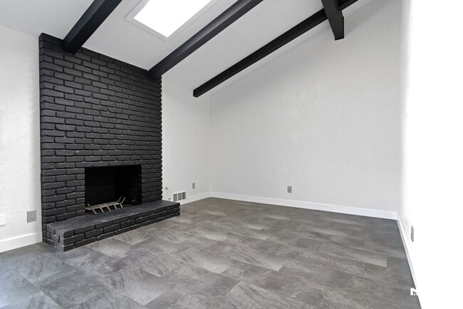Building Photo - Charming 2BR Condo in Fresno
