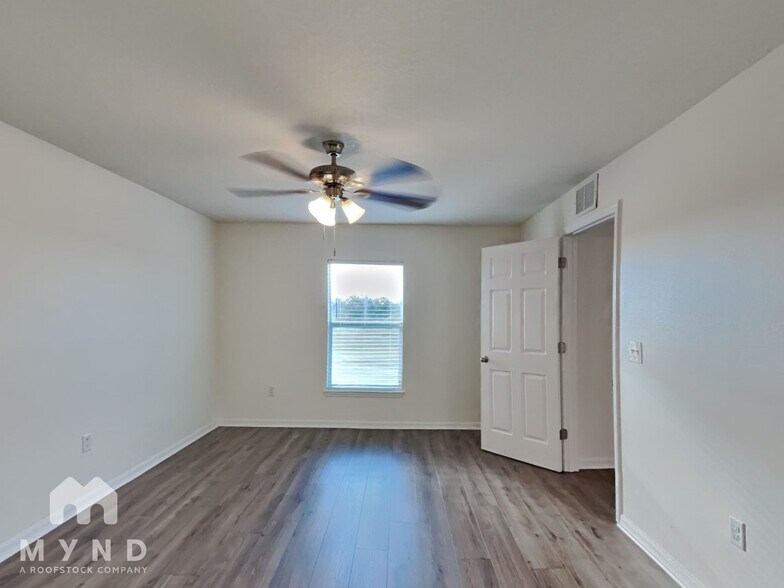 Building Photo - 6600 Wirevine Dr