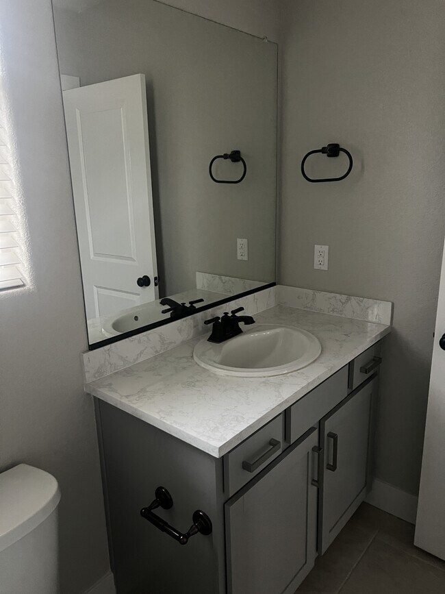 Building Photo - 232 Tuso Ranch Rd