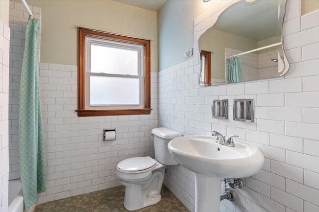 Building Photo - 9108 S Utica Ave