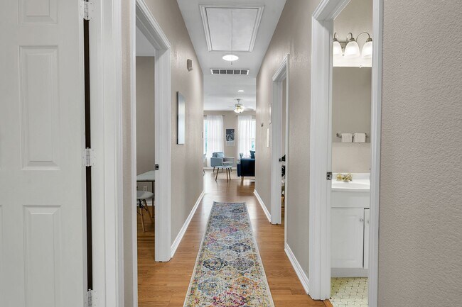 Building Photo - 1425 E James St