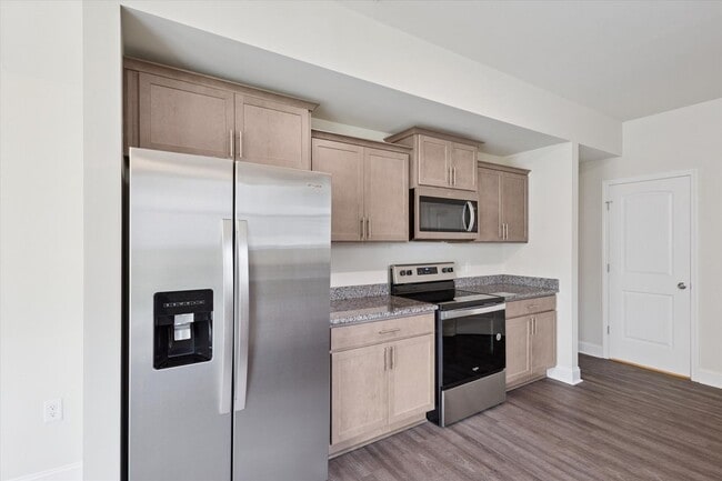 Building Photo - AVAILABLE NOW! (Small Pets Only)