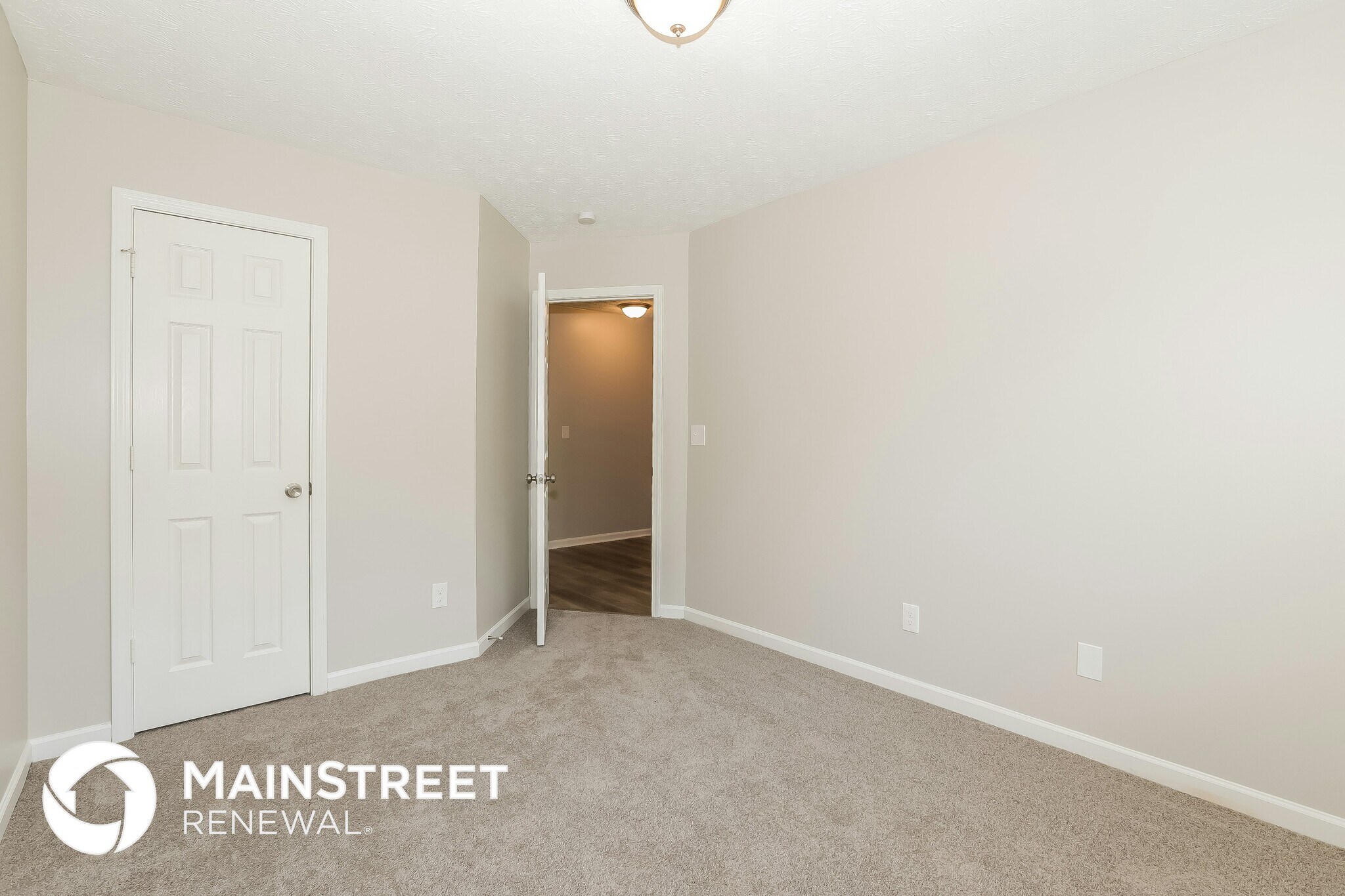Building Photo - 2737 Glendale Dr