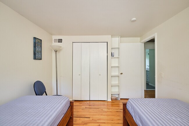 Building Photo - 9124 Orchard Brook Dr