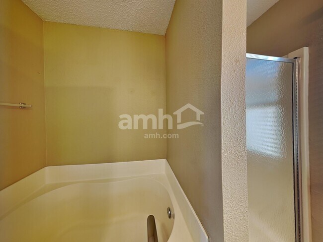 Building Photo - 6031 Draycott Dr