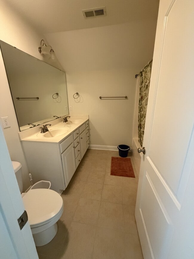 Building Photo - 1908 Limerick Ln