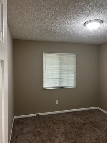 Building Photo - 1877 Rosanne St