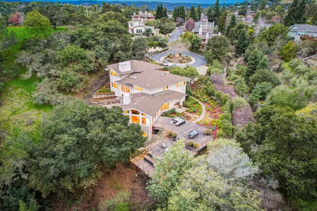 Building Photo - 140 Emerald Estates Ct