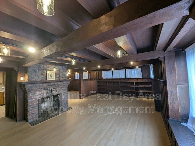 Building Photo - 1529 Josephine St