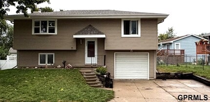 Building Photo - 13908 Meadow Ridge Rd