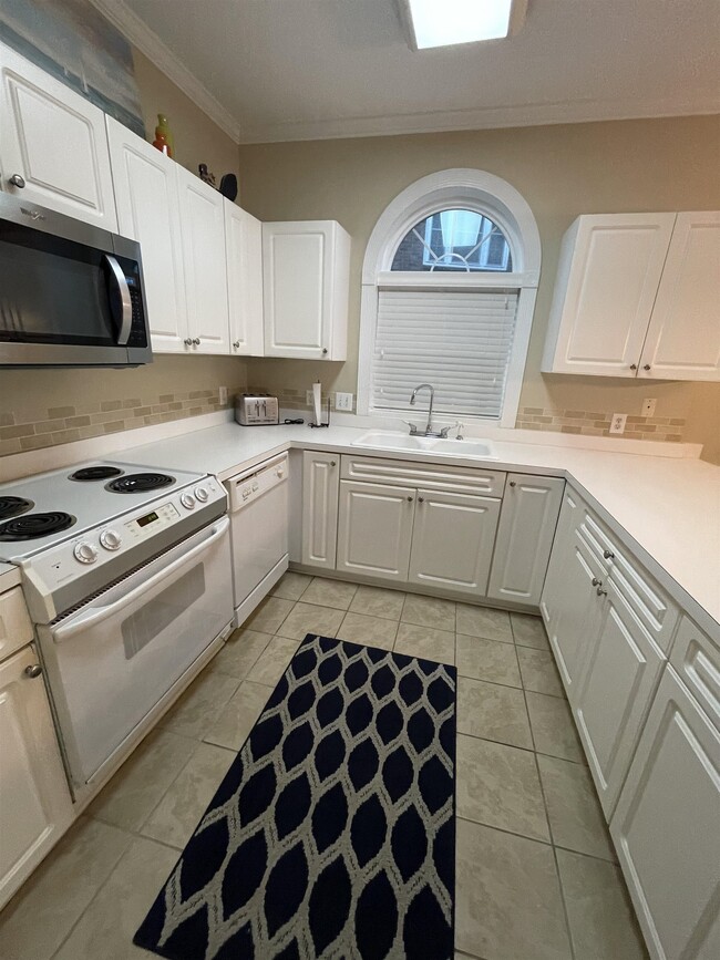 Building Photo - 702 Riverwalk Dr