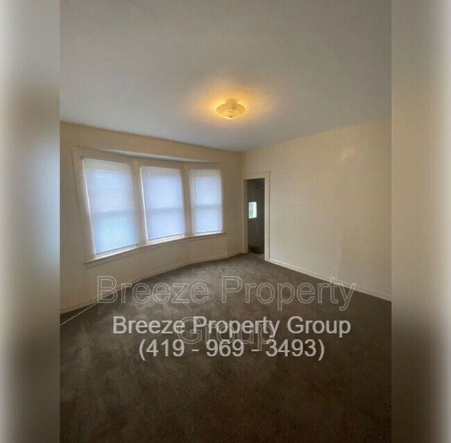 Building Photo - 319 N Detroit Ave