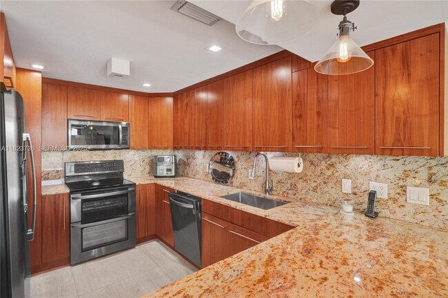 Building Photo - 11113 Biscayne Blvd