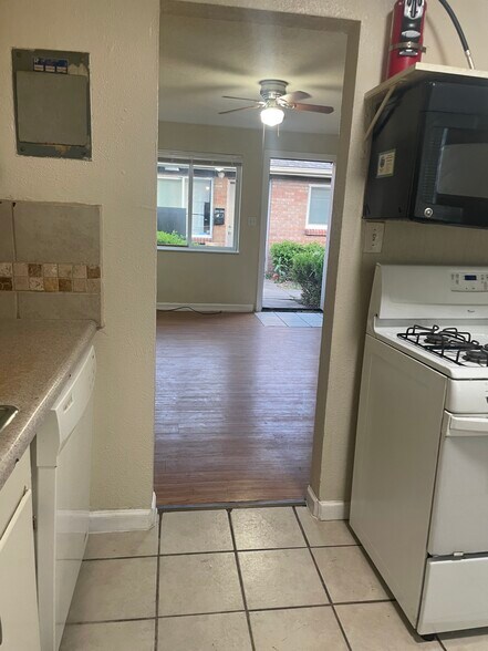 Building Photo - 1438 Clinton St