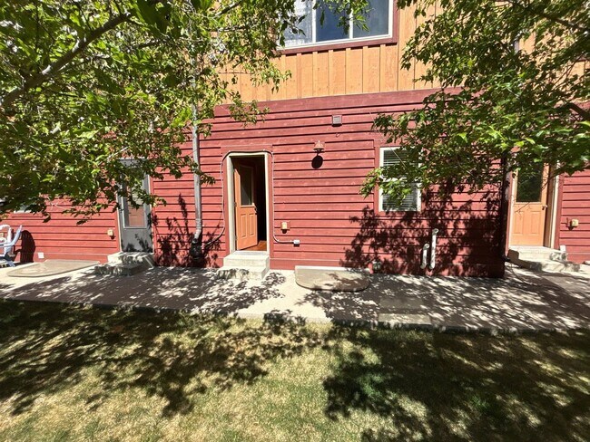 Building Photo - 2379 Abbey Ct
