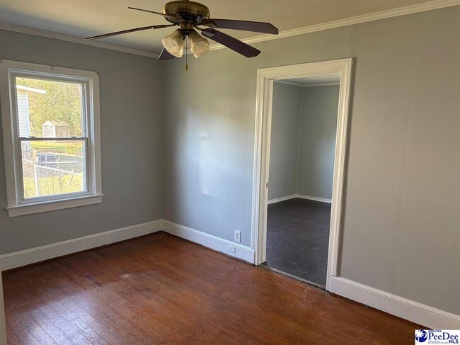 Building Photo - 426 Manor Cir