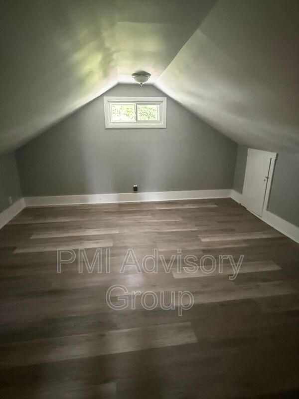 Building Photo - 1801 SW Huntoon St