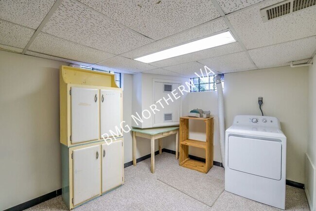 Building Photo - 2300 N Buchanan St