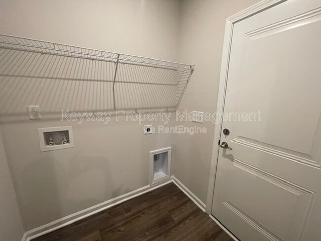 Building Photo - 810 Manitou Cir
