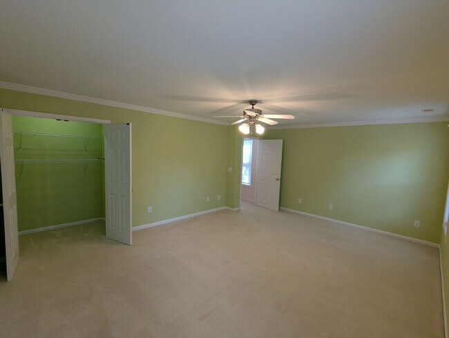 Building Photo - Spacious 4-Bedroom, 3-Bath Home in Parkside!