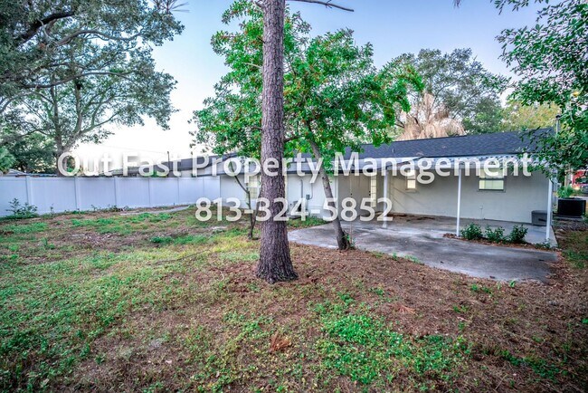 Building Photo - Bright Corner-Lot Home Near Bayshore and City Conveniences