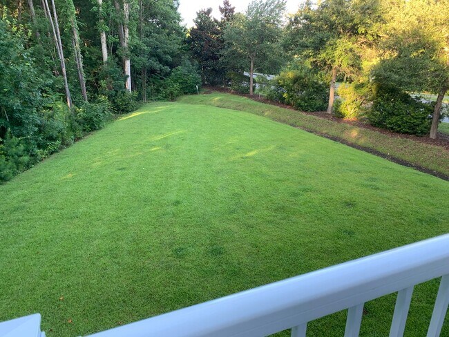 Building Photo - AUGUST SPECIAL!!! 4-bedroom, 3.5-bath town...