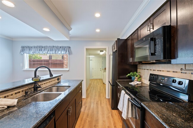 Building Photo - 3 Dorado Dr