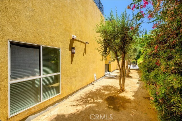 Building Photo - 5521 Kester Ave
