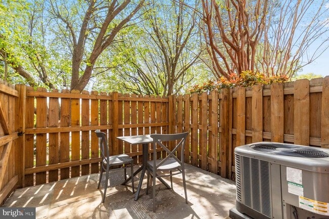 Building Photo - 255 S Pickett St