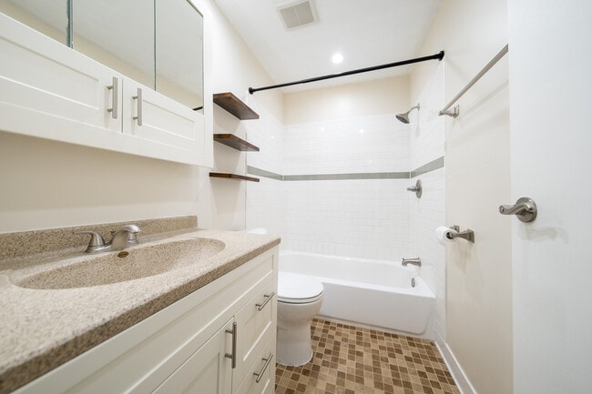 Building Photo - 7352 72nd Ln N