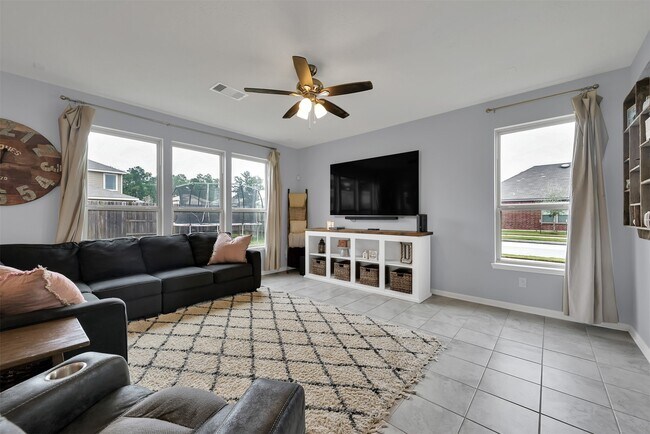 Building Photo - 1127 Littleton Ct