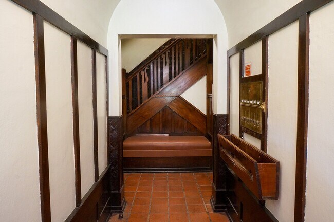 Old Heidelberg Lobby - The Old Heidelberg