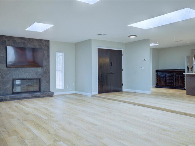 Building Photo - Scenic Living at Dorado Golf Course; 3 Bedroom 2 Bathroom