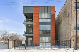 Building Photo - 3655 S Indiana Ave