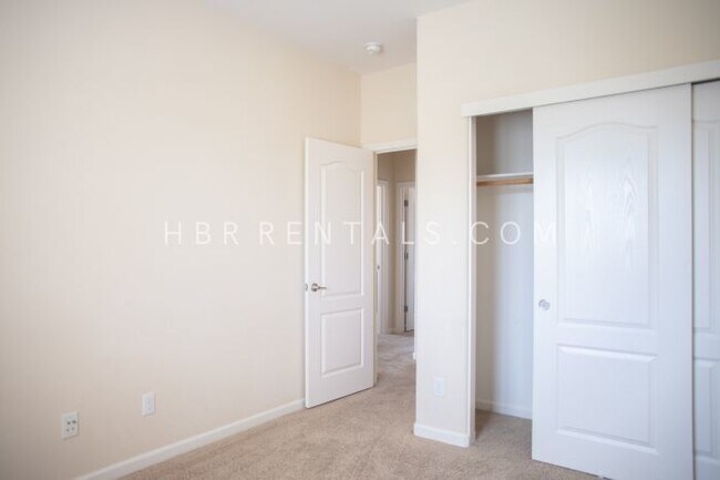 Building Photo - Questa Village - Mountain House- Spacious ...