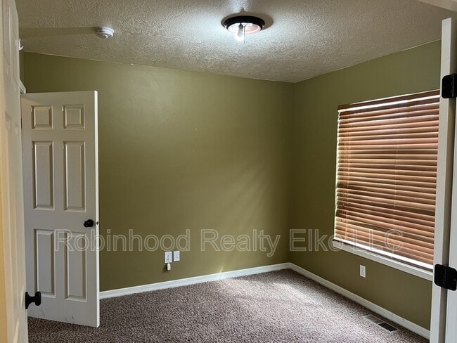 Building Photo - 214 Brookwood Dr