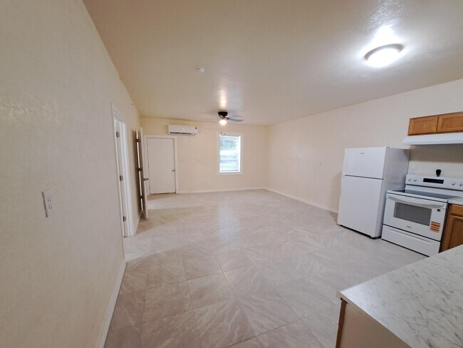 Building Photo - 1306 Iowa Ave