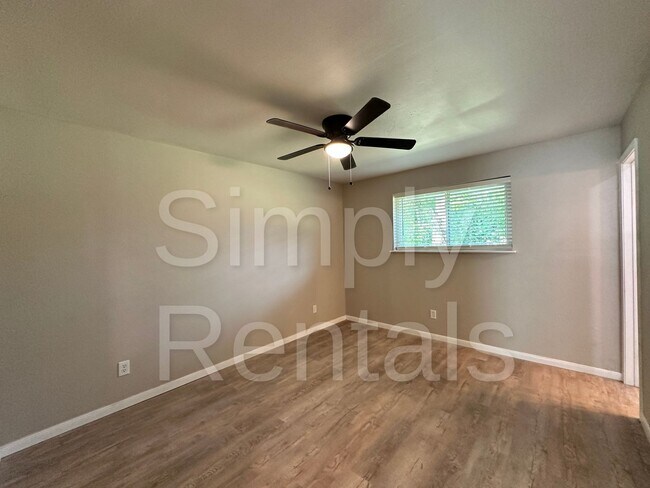 Building Photo - 6716 Flamingo Rd