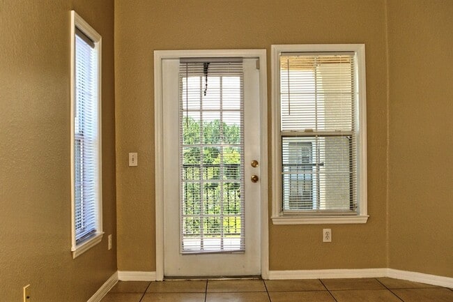 Building Photo - Spacious 2 bed 2 bath condo, split floorplan on the 3rd floor! Gated community at Mosaic at Millenia