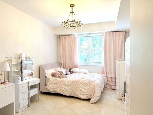 Building Photo - 20000 E Country Club Dr