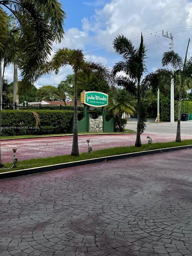 Building Photo - 1770 NE 191st St