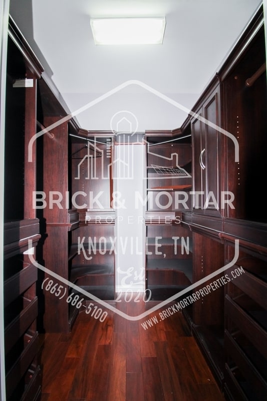 Building Photo - 613 Chapel Point Ln