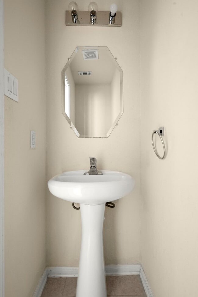 Building Photo - 18211 Palisade Rock Ct