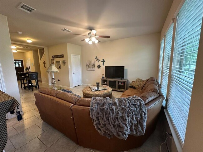 Building Photo - 16020 Fountainview Dr