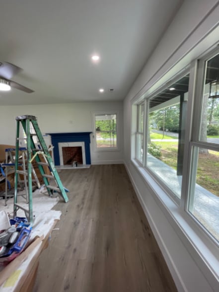 Building Photo - 423 W Main St