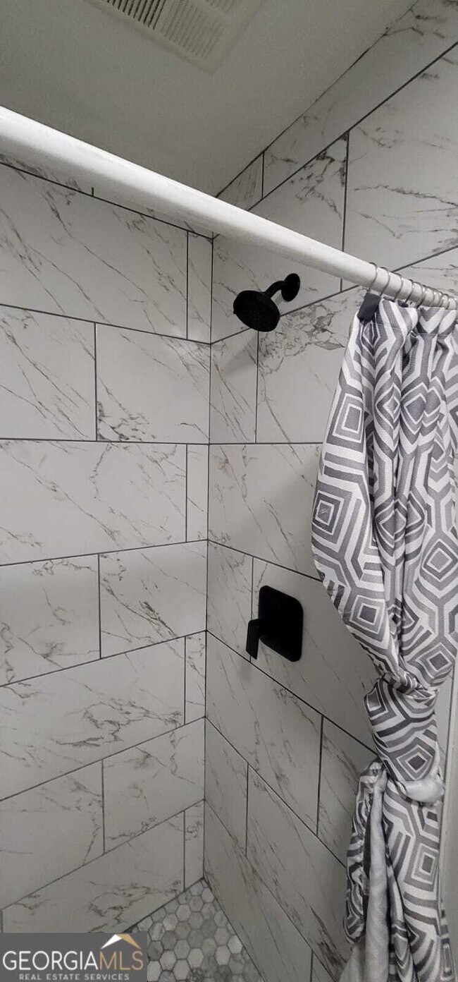 Building Photo - 8975 Ashwood Dr