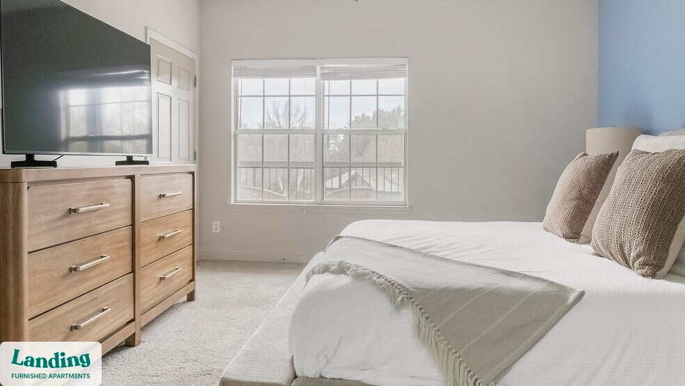 Building Photo - 100 Crossing Blvd